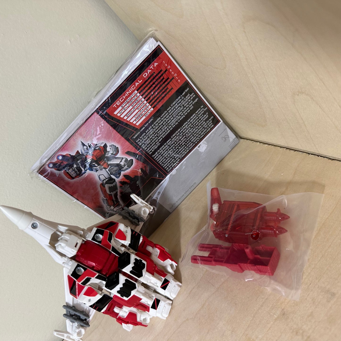 Transformer’s Collector’s Club Starscream Mail Away Brand New