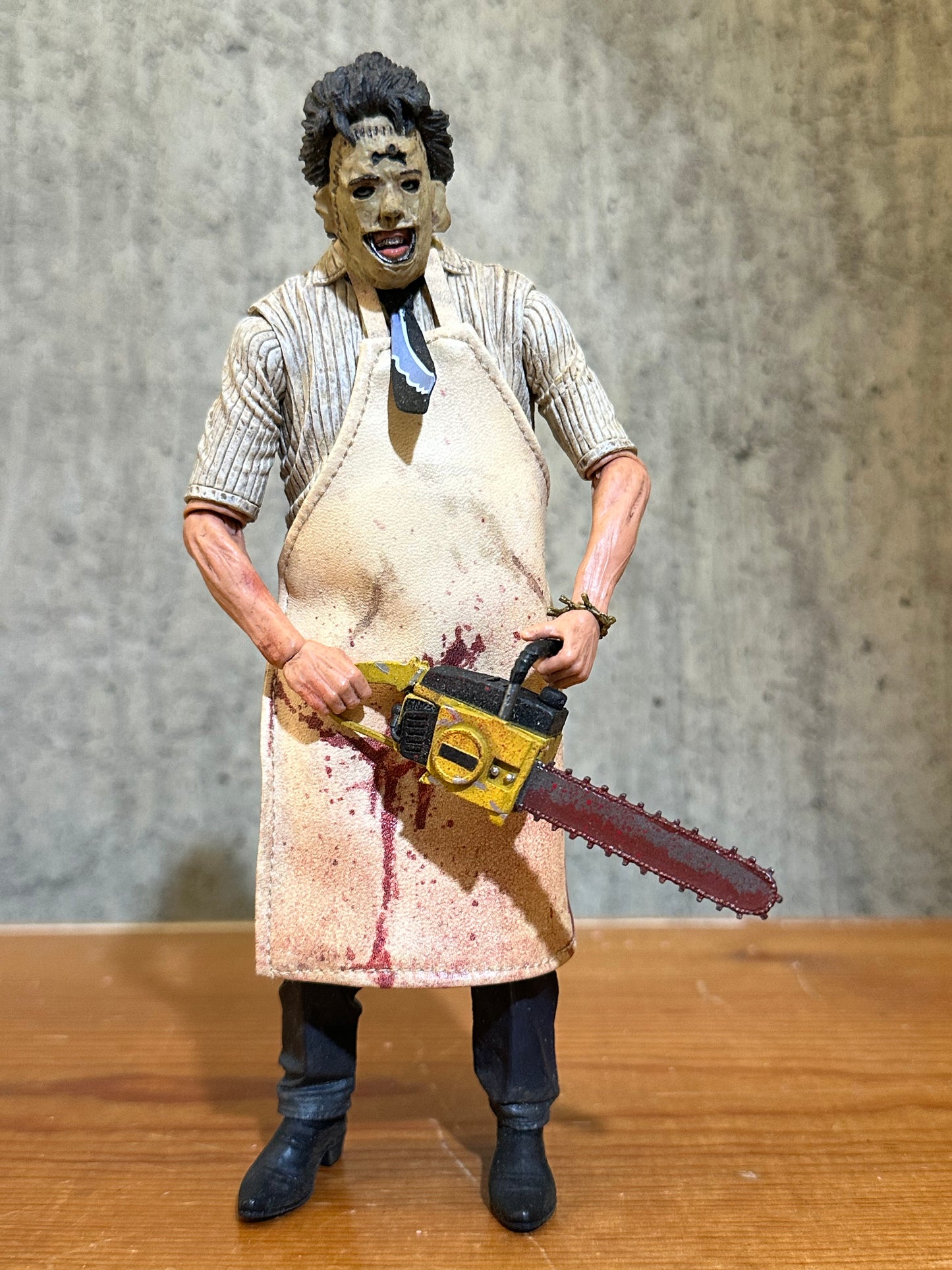 NECA The Texas Chainsaw Massacre - Leatherface 7.25" Action Figure w/ Chainsaw