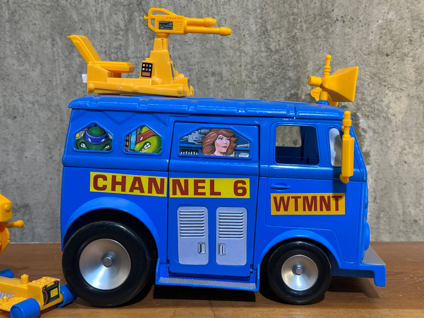 Channel 6 News Van TMNT April O’Neil Rare Complete Vintage Ninja Turtles Vehicle