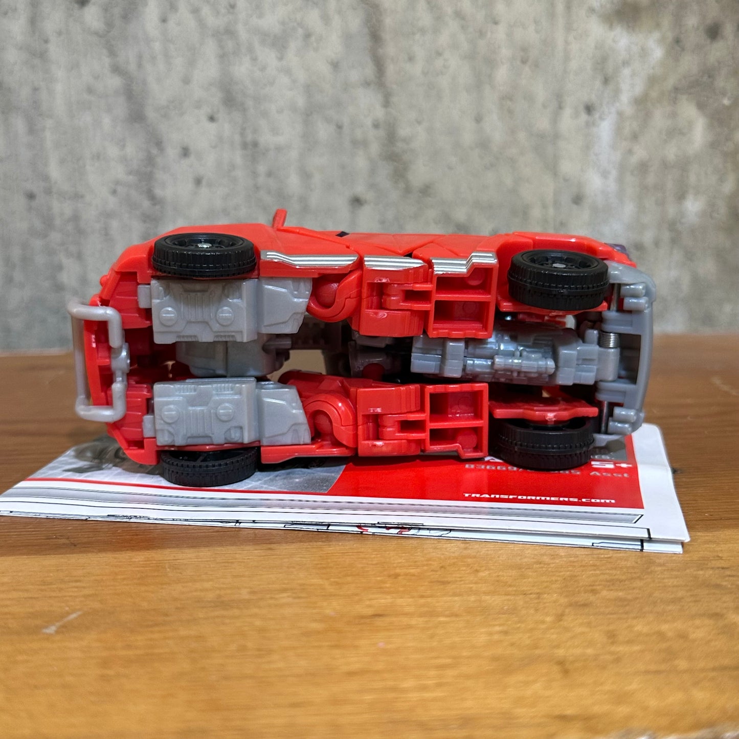 Ironhide Transformers Universe Classics Deluxe Class Complete