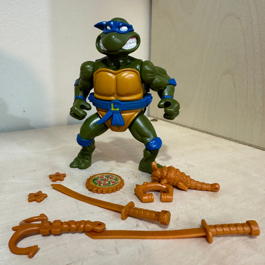 Complete TMNT Storage Shell Leonardo Vintage 90’s Action Figure Toy
