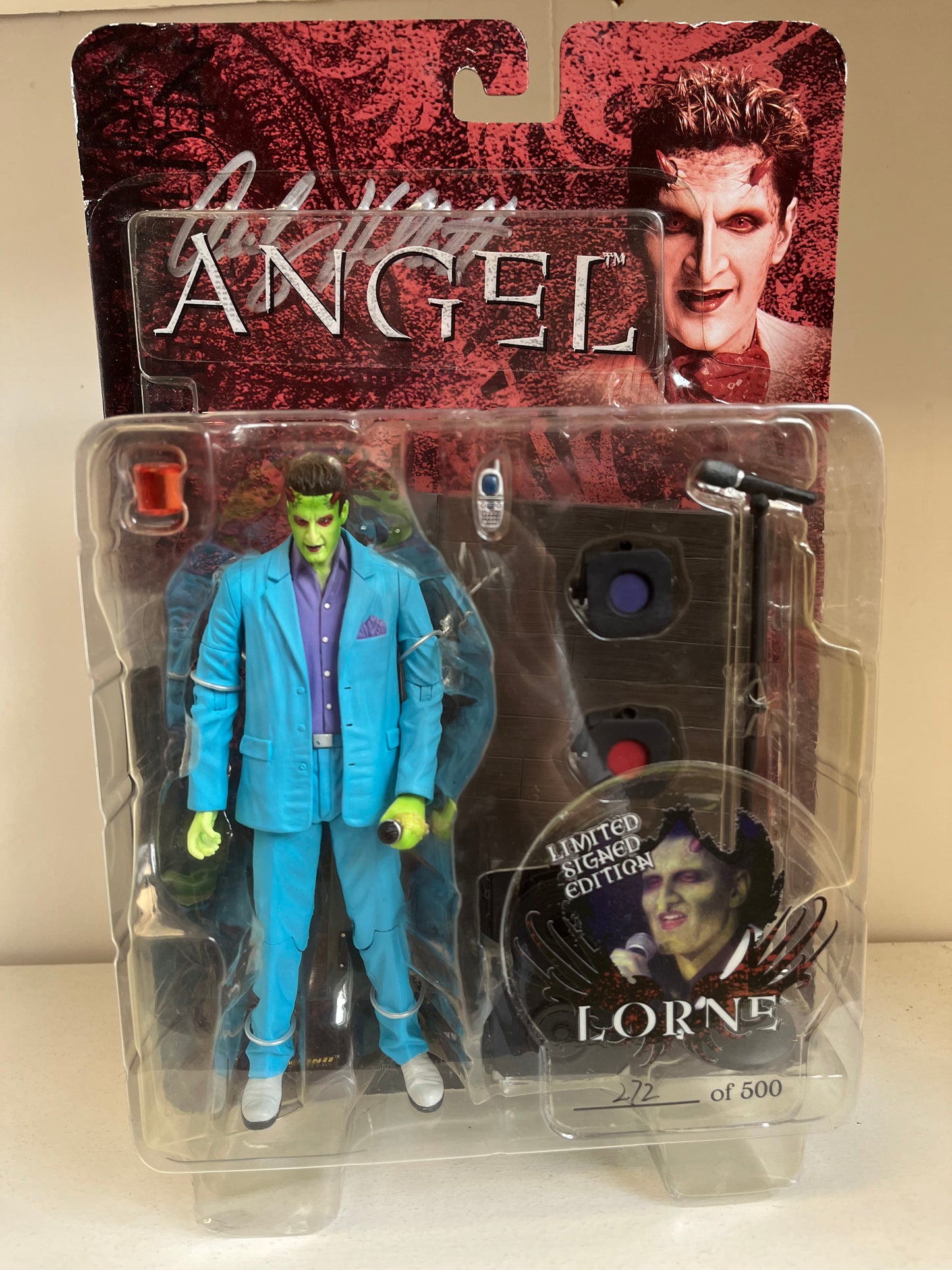 Angel: Limited signed edition Lorne