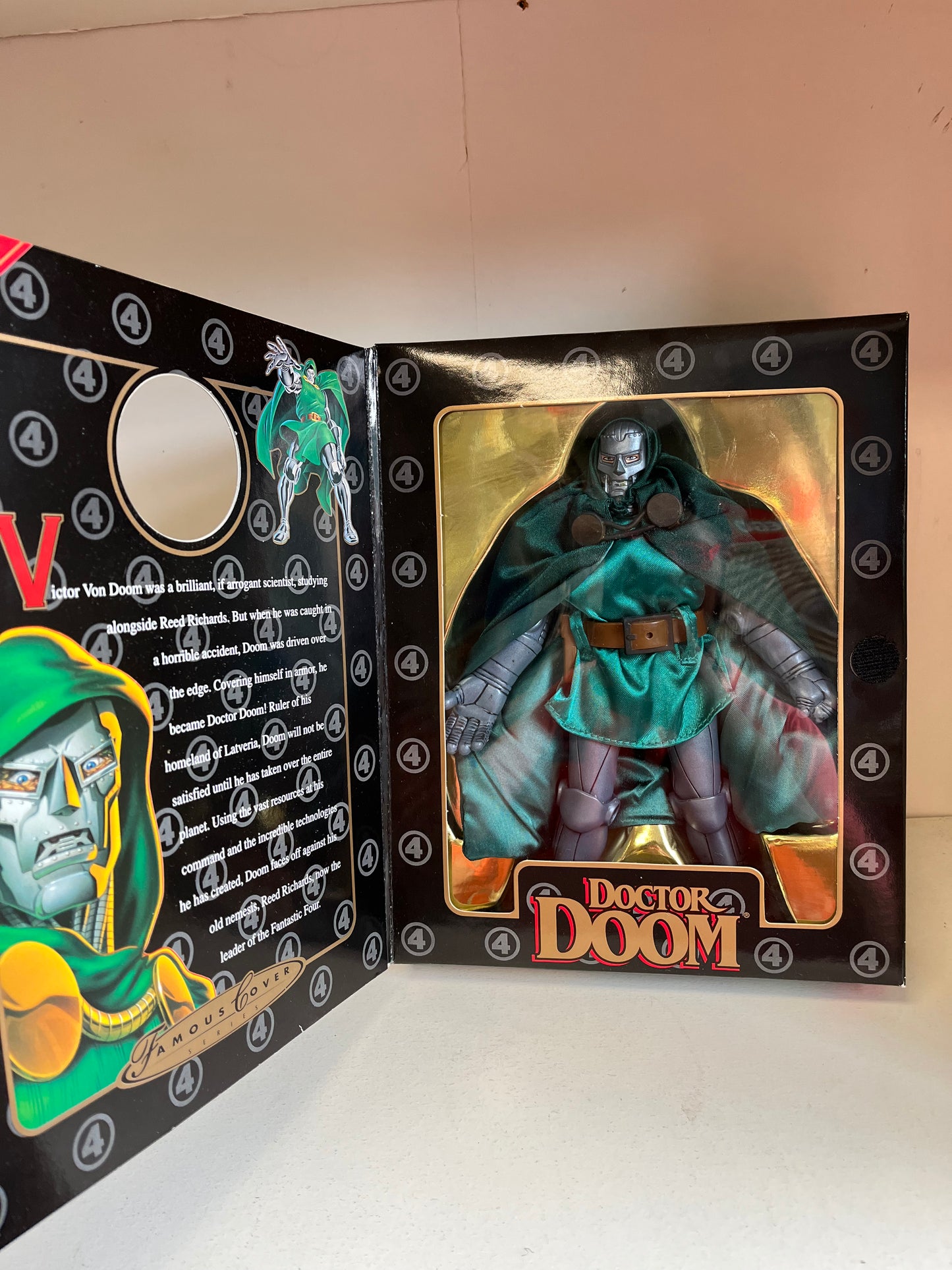 Marvel Famous Covers Dr. Doom